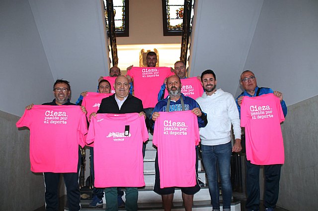 El alcalde desea suerte al CDU Ciezaps antes de su marcha al campeonato de España de fútbol sala adaptado