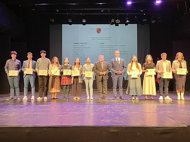 Dos ciezanos entre los 24 alumnos que reciben los premios extraordinarios de Secundaria y Bachillerato por su esfuerzo y buen expediente académico