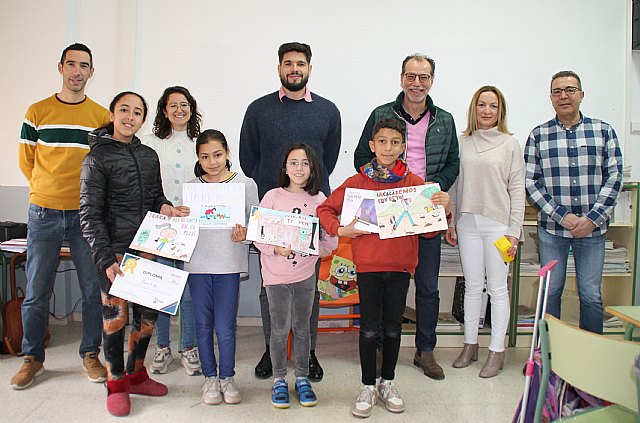 Entrega de premios del concurso escolar de dibujo de la campaña 'Por una Cieza libre de cacas'