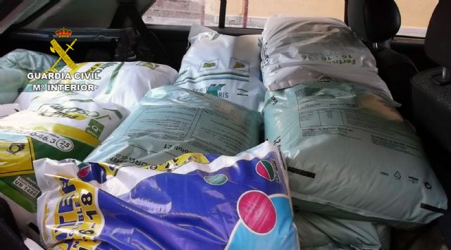 La Guardia Civil detiene a dos personas por la sustracción de más de media tonelada de abonos e insecticidas agrícolas