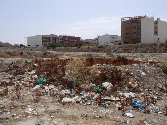 Según IU-Verdes de Cieza, la situación que viven los vecinos del Camino de la Estación y Párroco Germán Arias es insostenible