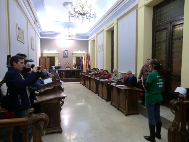 Para Illueca, 'la reivindicación pública de la PAH fue lo más importante que ocurrió en el Pleno de marzo'