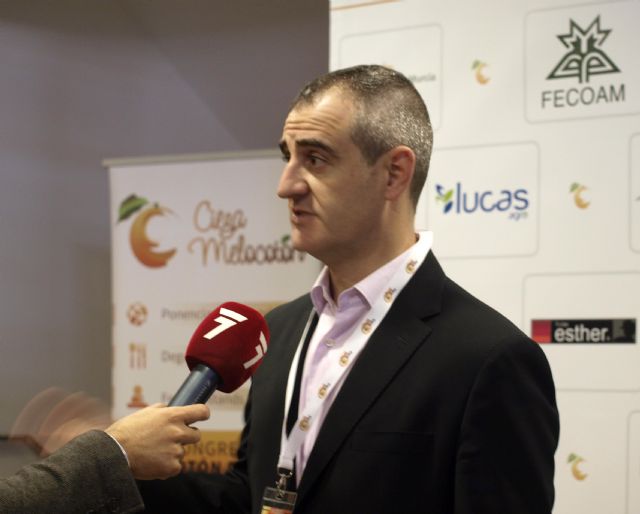 Nebot (UPyD) reivindica la denominación de origen y un sello de calidad para el melocotón de Cieza