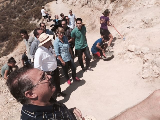 20 jóvenes colaboran en la excavación del yacimiento de Siyâsa en un Campo de Trabajo organizado por Cultura y el Ayuntamiento de Cieza