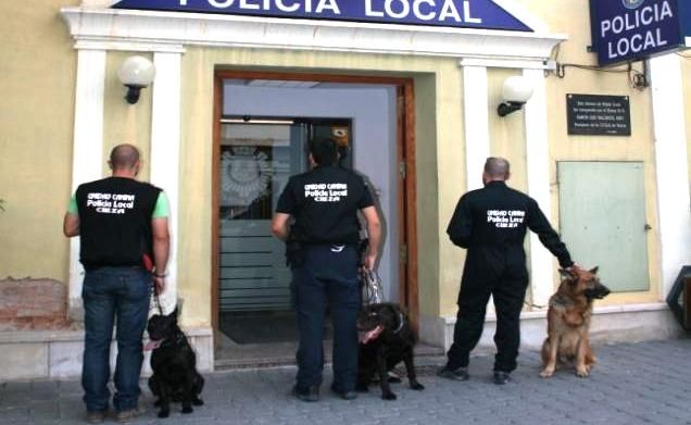 La Unidad Canina de la Policía de Cieza destapó casi 80 casos relacionados con drogas en feria