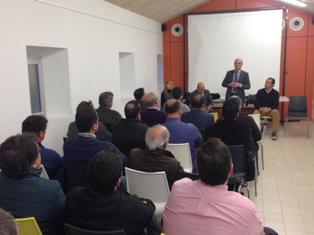 El consejero Juan Hernández se reúne con los empresarios del Polígono Industrial de Cieza