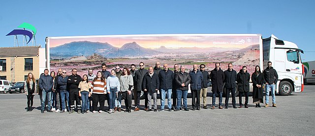 Un camión de gran tonelaje promocionará el plan turístico Floración, Siyâsa y el Cañón de Almadenes