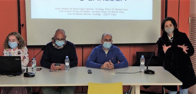 La Concejalía de Educación celebra una charla para la sensibilización del uso de las redes sociales