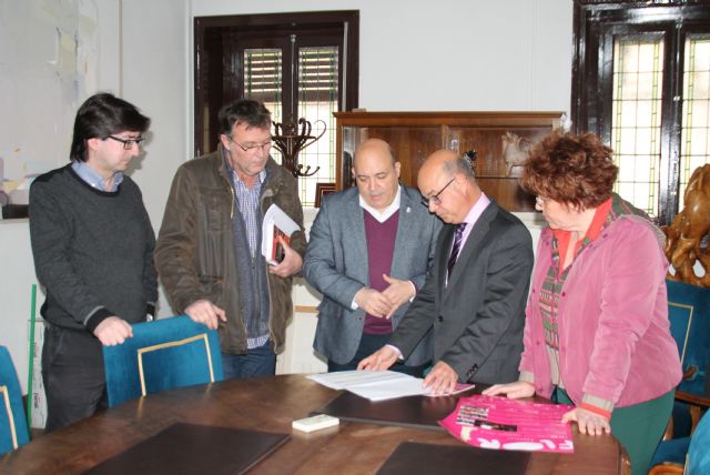 El alcalde recibe al consejero de Hacienda para tratar distintos aspectos del próximo Plan de Obras y Servicios