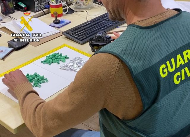 La Guardia Civil sorprende a un joven en Cieza que distribuía droga con un patinete