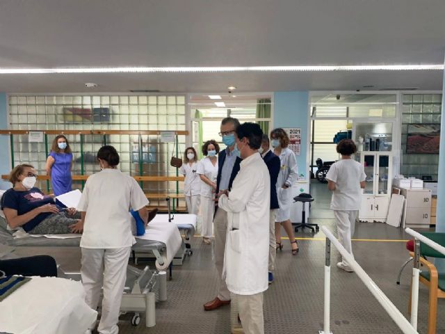 El consejero de Salud visita las instalaciones del hospital Lorenzo Guirao de Cieza