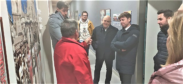 El presidente de la Real Federación Española de Atletismo visita las obras de la pista municipal
