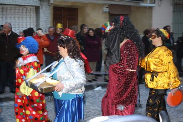 La Universidad Popular programa un taller de corte y confección de carnaval