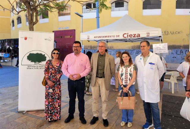 El Área IX de Salud participa en la segunda edición del mercadillo de la salud en Cieza para ofrecer consejos de cara al verano