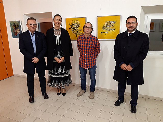 Francisco Serrano expone 'Energías' en la biblioteca municipal