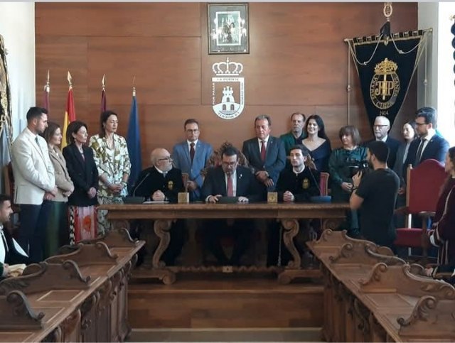 'Tomad las calles': el alcalde da permiso a la JHP para desfilar y ocupar la vía pública durante la Semana Santa