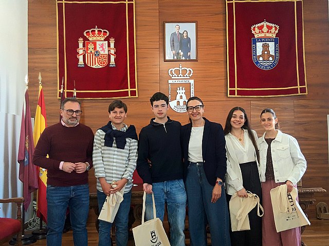 El Ayuntamiento de Cieza reconoce el talento de cinco alumnos del conservatorio y uno del CEIP Cristo del Consuelo