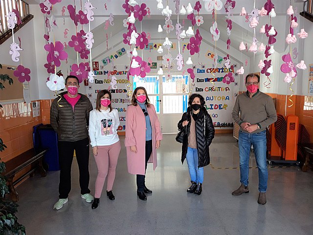 El Colegio Antonio Buitrago hace un guiño al Mar Menor con la llegada de la Floración de Cieza