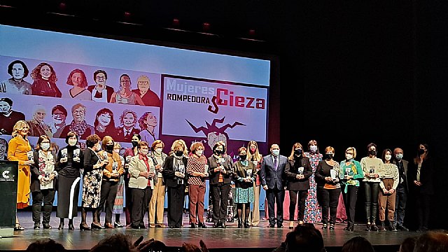 El Capitol acogió la entrega de los Galardones 8 de Marzo y la presentación de la campaña 'Mujeres Rompedoras'