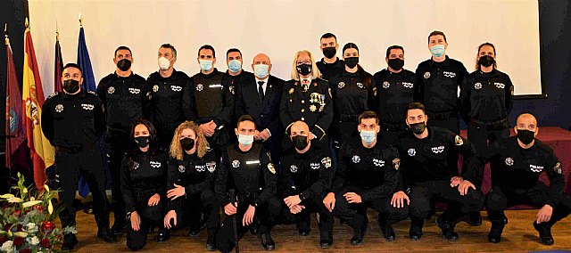 El Día de la Policía da la bienvenida a 19 nuevos agentes