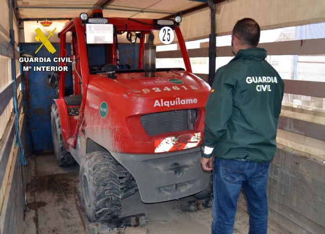 La Guardia Civil desarticula un grupo delictivo que sustraía carretillas elevadoras