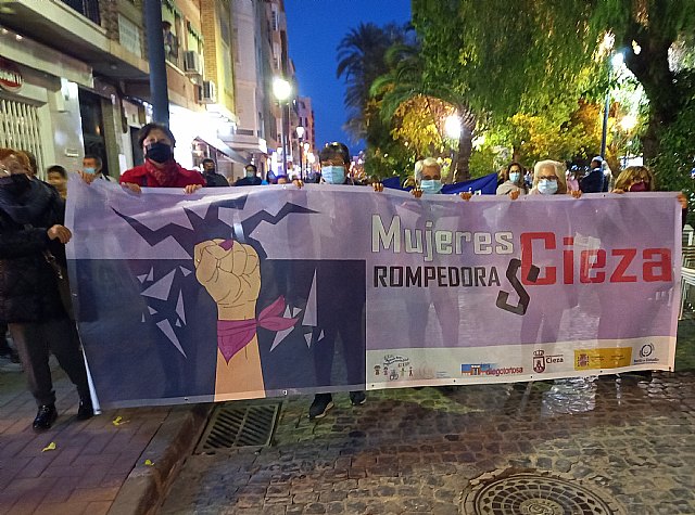 Más de 1.000 personas recorren las calles de Cieza en la marcha central del 8 de Marzo