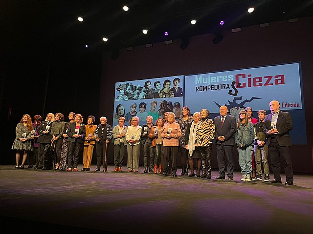 Gran acogida de público del V Galardón 8 de Marzo y el proyecto Mujeres Rompedoras