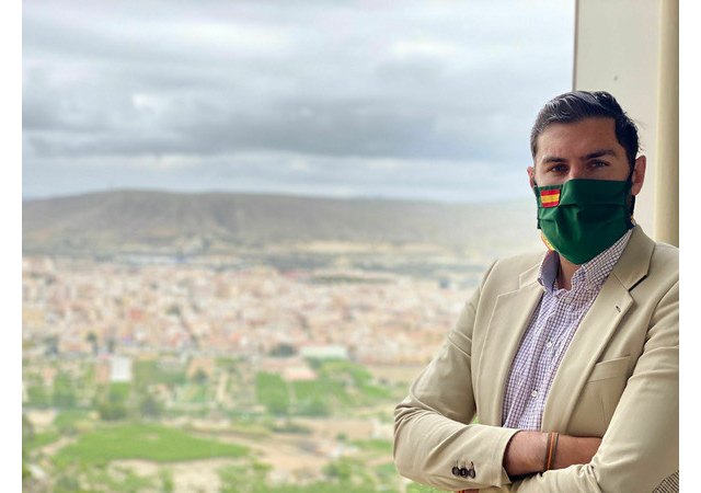 El presidente de VOX Murcia, José Ángel Antelo, ha visitado Cieza acompañado por los miembros del CEP y el equipo local