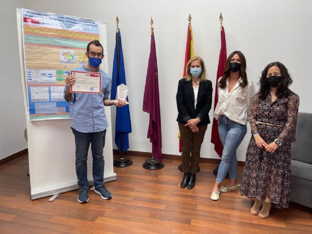 Premio a Cristian Izquierdo Miñano en las Jornadas de Divulgación Científica