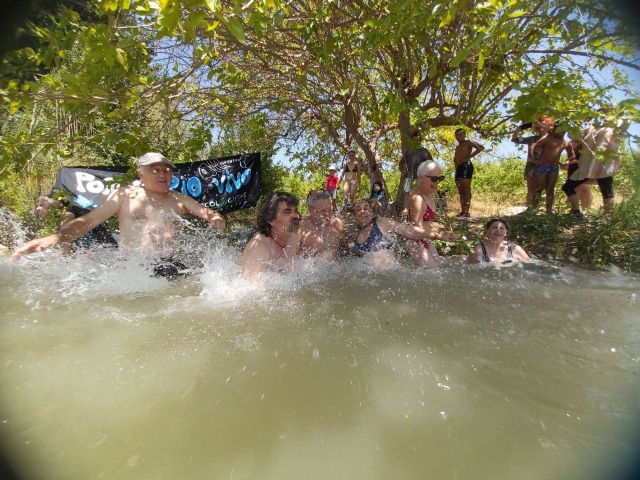 Ecologistas en Acción celebra el Big Jump 2022 en aguas del Segura, a su paso por Cieza
