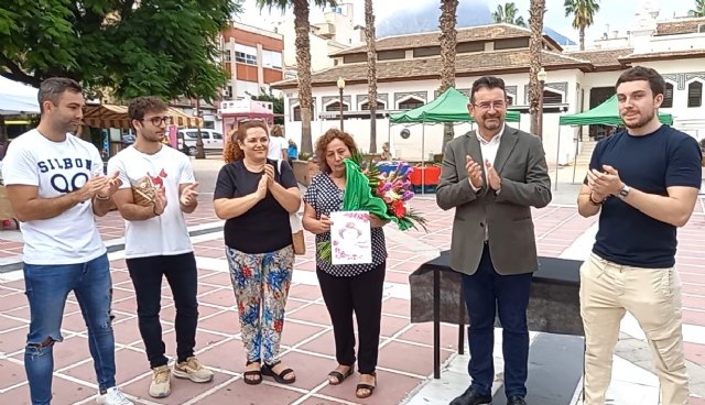 El mercadillo artesanal emprendió nueva temporada con Antonio 'Caruso' en la memoria
