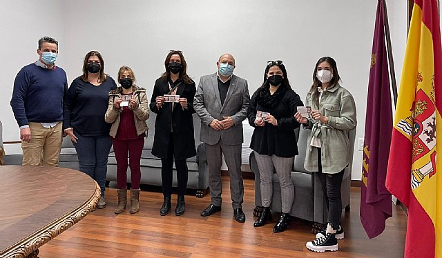 Las ganadoras de 'El Sorteo de la Navidad' recogen unos premios que han sumado 2.000 euros