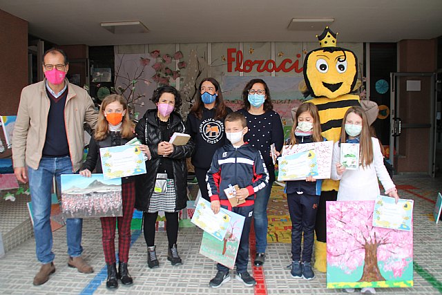El Colegio Juan Ramón Jiménez crea un concurso de pintura relacionado con la Floración