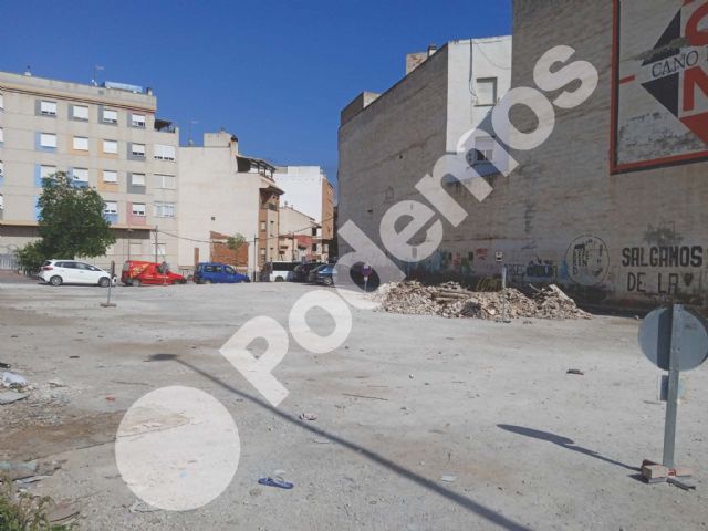 Podemos Cieza pregunta al ejecutivo local por la presencia de escombros en el solar municipal del Camino de Murcia