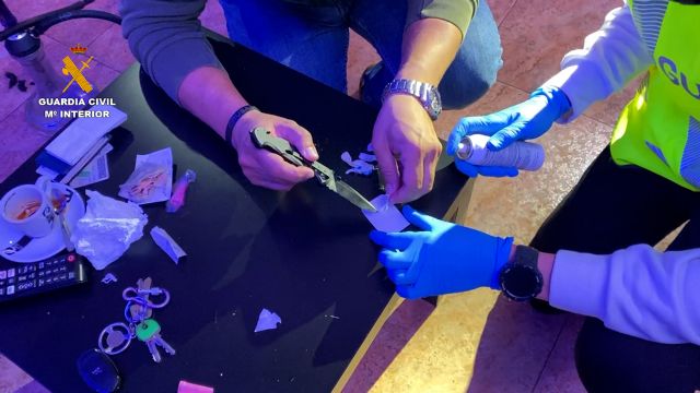 La Guardia Civil erradica dos puntos de venta de droga en sendos locales de ocio de Cieza