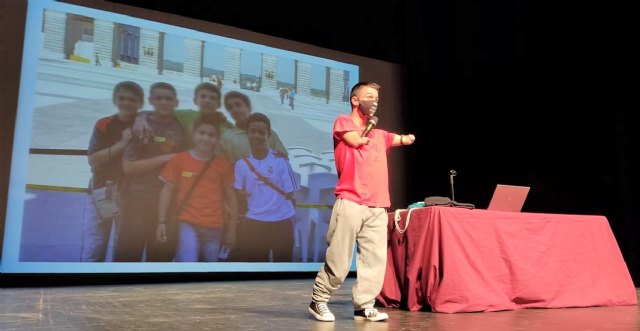 La charla taller 'Nunca dejes de sonreír' captó la atención de los escolares ciezanos