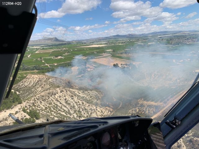 Incendio de vegetación declarado en el paraje de El Ginete, en Cieza