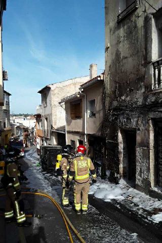 Servicios de emergencia han apagado incendio de un vehículo en Cieza