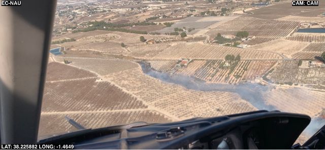 Movilizado operativo del Plan Infomur para apagar un incendio de vegetación en una rambla del paraje de la Perdiguera (Cieza)
