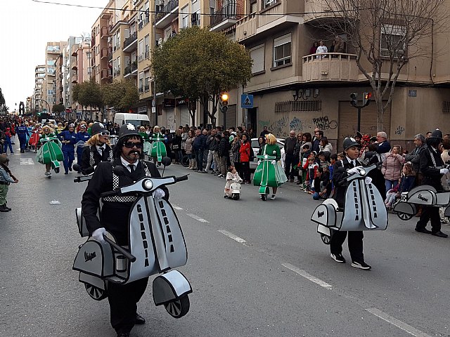 Alegría y fantasía a raudales en el desfile de carnaval