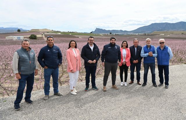 López Miras resalta en Cieza que la floración es 'un espectáculo de la naturaleza que une dos de nuestros pilares: agricultura y turismo'