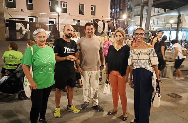 Cieza vuelve a ponerse en marcha contra el cáncer con las rutas saludables que se han estrenado este lunes por la noche