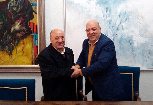 El Ayuntamiento firma un convenio de colaboración con el comedor social Piedras Vivas