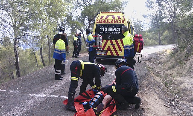 Servicios de emergencias rescatan y atienden a senderista accidentado en el Cerro de la Atalaya
