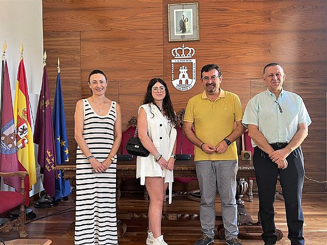 Recepción municipal de Nerea Rodríguez, segundo premio en el Concurso Nacional de Jóvenes Investigadores