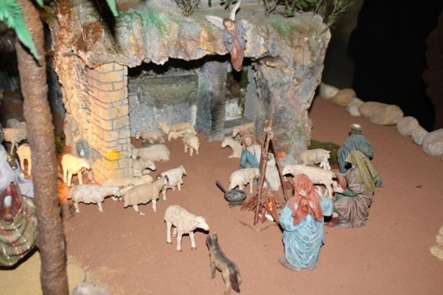 El belén monumental de Los Dormis estrena nueva sede en la capilla del Colegio Madre del Divino Pastor