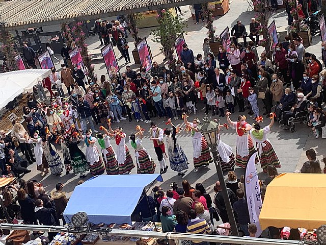 Éxito del mercadillo artesanal de Floración