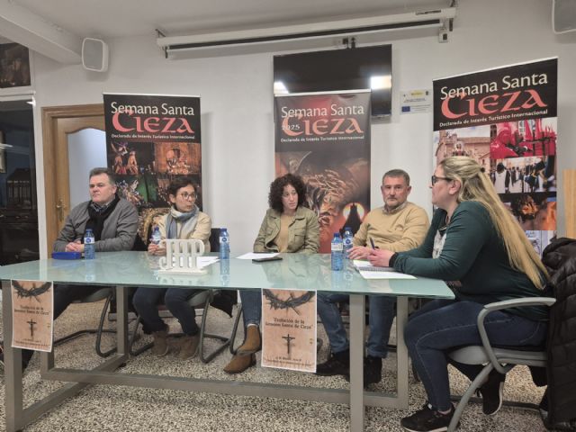Tertulia sobre el presente y el pasado de la Semana Santa de Cieza