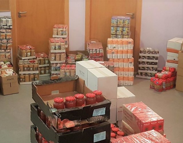 Bienestar Social reparte entre familias vulnerables los alimentos donados por Piedras Vivas