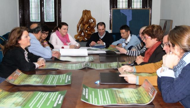 El Gobierno se reúne con los colegios dentro de la campaña informativa para minimizar los efectos de las quemas